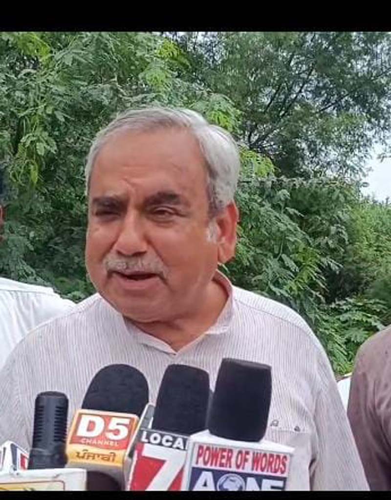 Municipal Council President takes stock of 25 Daras Nallah adjacent to Rajpura.
